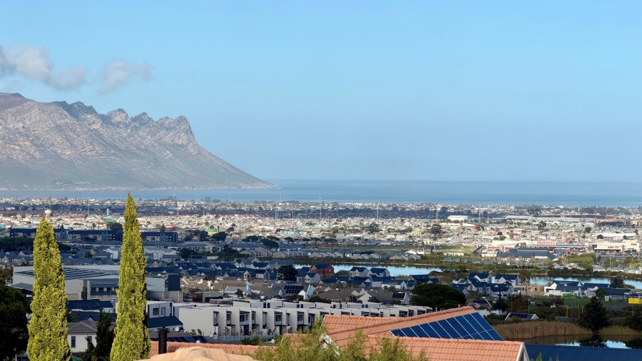 5 Bedroom Property for Sale in Dennegeur Western Cape